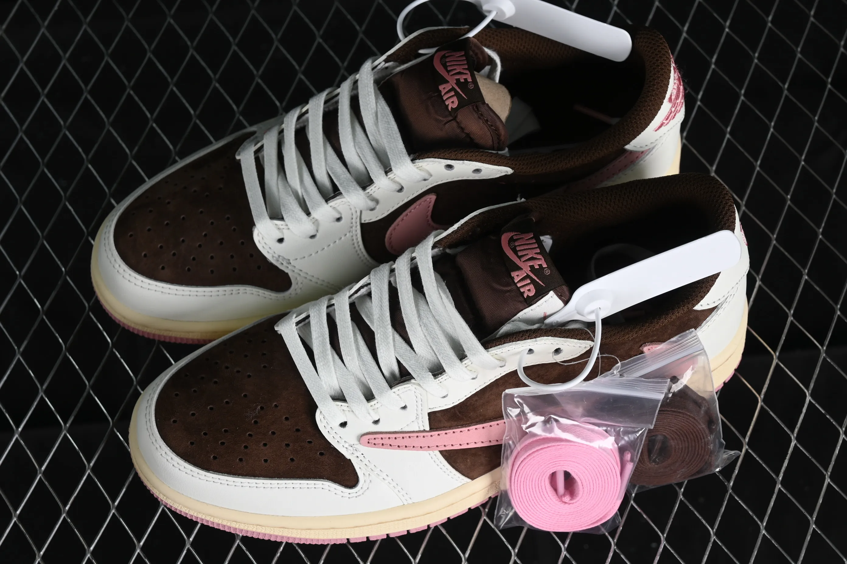 All categories Air Jordan Jordan series basketball shoes Air Jordan 1 Low Travis Scott x Air Jordan 1 Low OG AJ1 Joe 1 undercut low DZ4137-206
